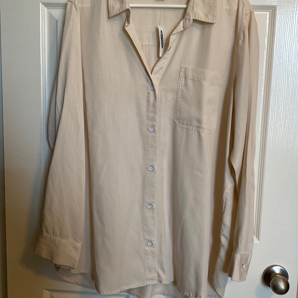 Button up top by ON - Picture 1 of 7